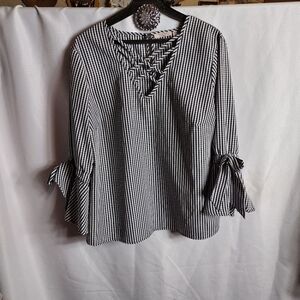 Woven V-Neck Tie-Sleeve Tunic - Black & White